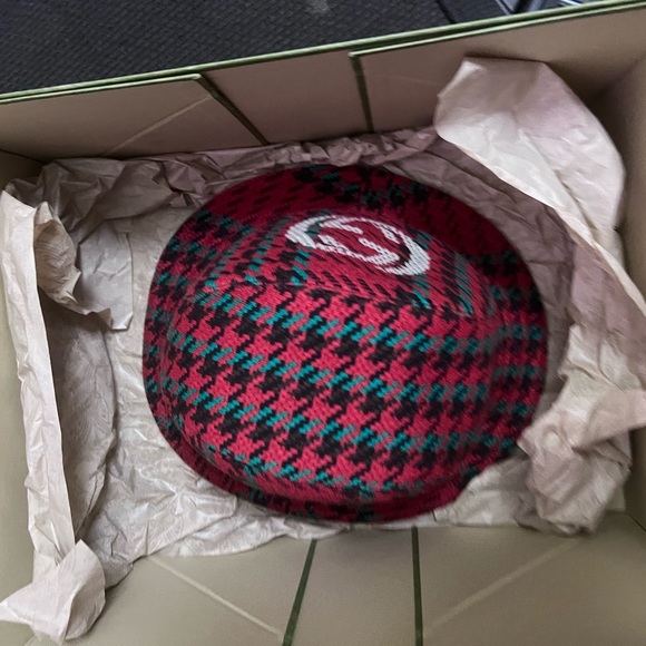 Red Gucci Hat with box - Picture 8 of 9
